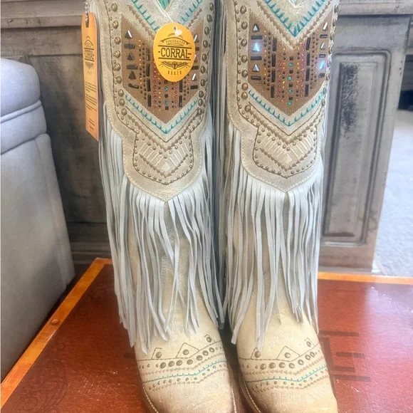New Corral Crystal Embroidered Fringe Snip Toe Boots 8.5 Bone Multi - Picture 2 of 9